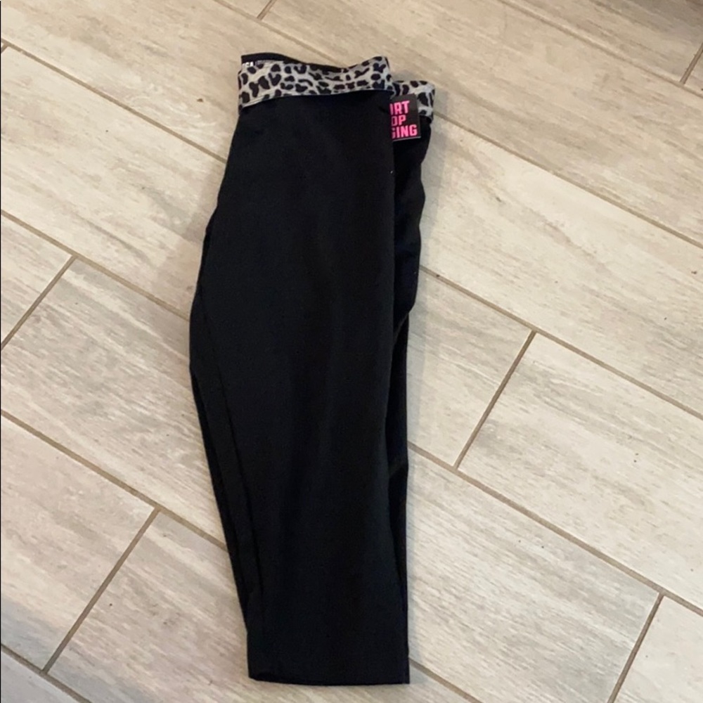 Victoria’s Secret crop legging small leopard yoga